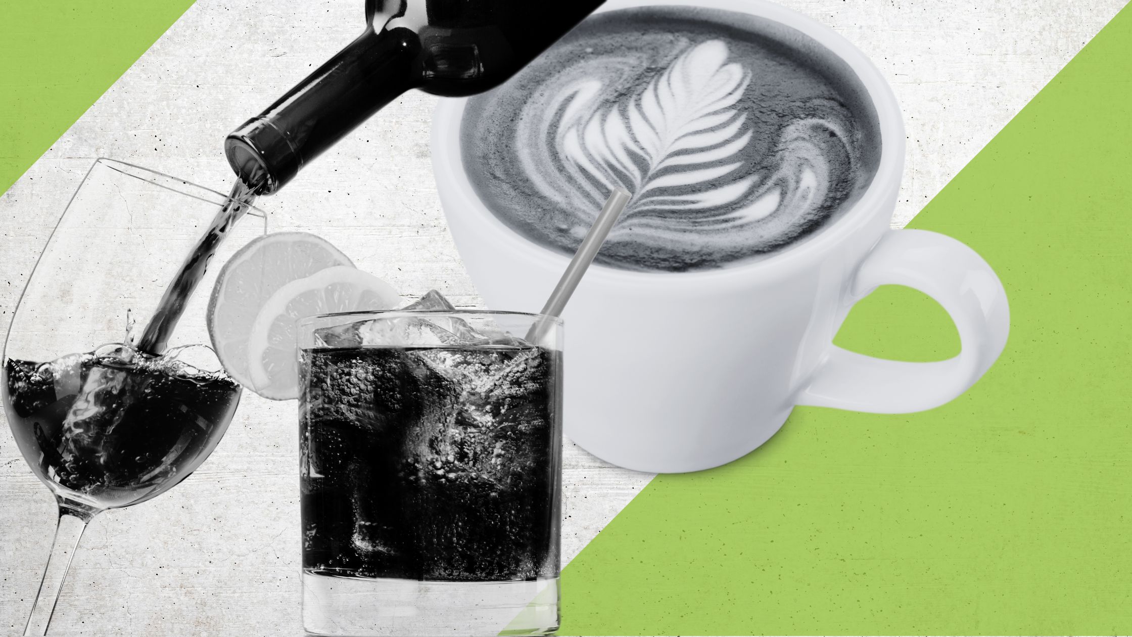 Kaffee mit Milchschaum und Longdrinkglas mit Eiswürfeln und dunklem Getränk
