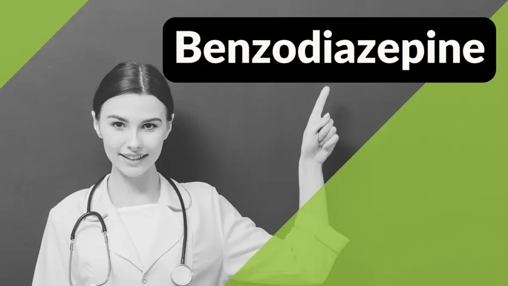 Eine Ärztin weist mit erhobenem Zeigefinder auf die Wirkung und Nebenwirkungen von Benzodiazepinen hin.