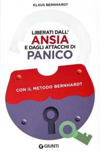 Cover eines italienischen Fachbuchs ueber die Bernhardt-Methode gegen Angst und Panik. Darstellung eines geöffneten Vorhaengeschlosses samt Schluessel.