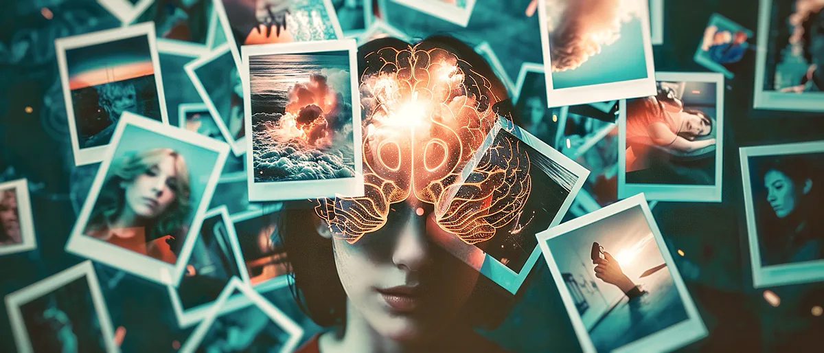 Visualisierung eines Gehirns umgeben von Fotos als Symbol für Erinnerungen, Gedanken und die Zoom-Technik gegen Angst
